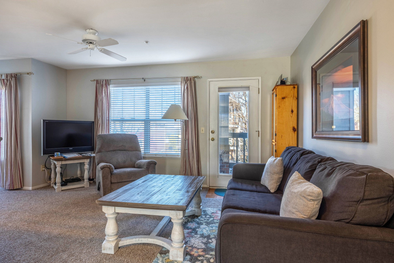 Living area 3, The Hood River Condominiums, Hood River