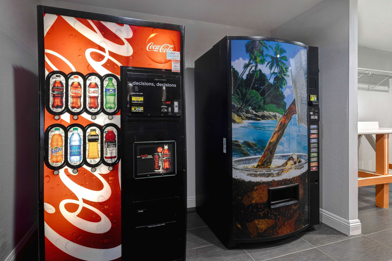 Food & Drinks 5, Motel 6 Buttonwillow, CA Central, Kern