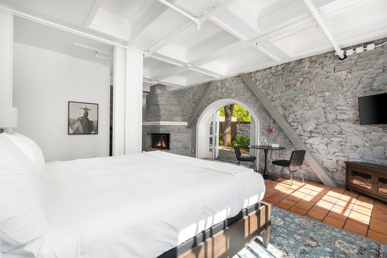 Room 4, Sonoma Stonehouse, Wine Country Vibes, Sonoma