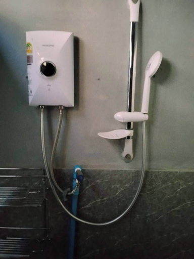 Hand-held showerhead, The Green Bean Hostel, Phra Nakhon
