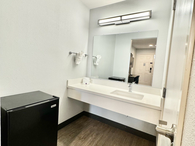 Bathroom 4, Motel 6 Bellflower, CA - Los Angeles, Los Angeles