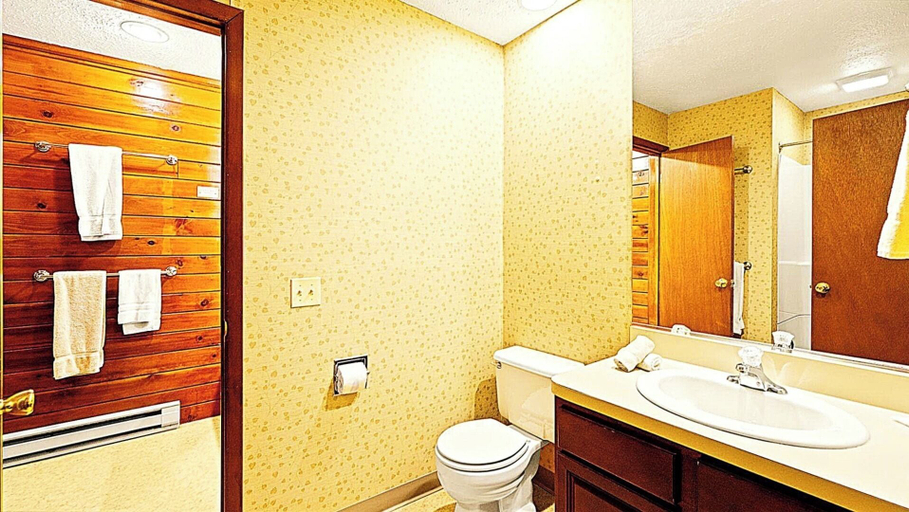 Bathroom 5, Westwood Condos by Coolvacay, Carbon