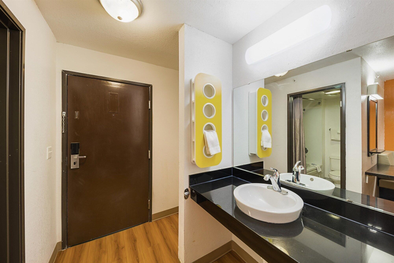Bathroom 5, Motel 6 Amarillo, TX, Randall