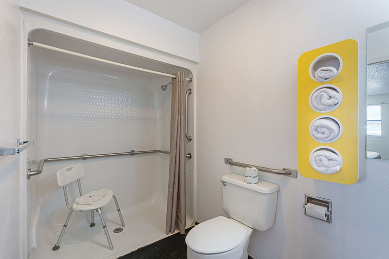 Bathroom 5, Motel 6 Chattanooga, TN, Hamilton