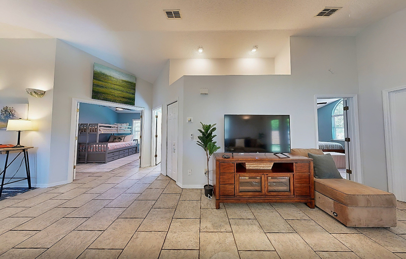 Room 4, Dog-friendly Home With Enclosed Backyard, Private Hottub and Sunroom, Saint Johns