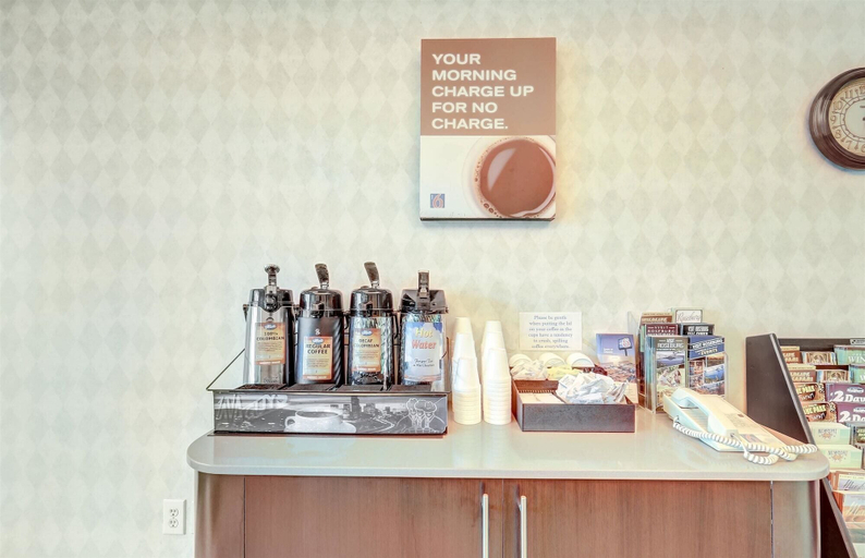 Food & Drinks 5, Motel 6 Roseburg, OR, Douglas