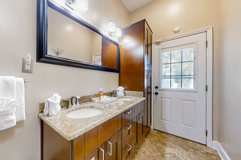 Bathroom 3, Spacious and Quiet Home With Private Patio & Enclosed Yard, Duval