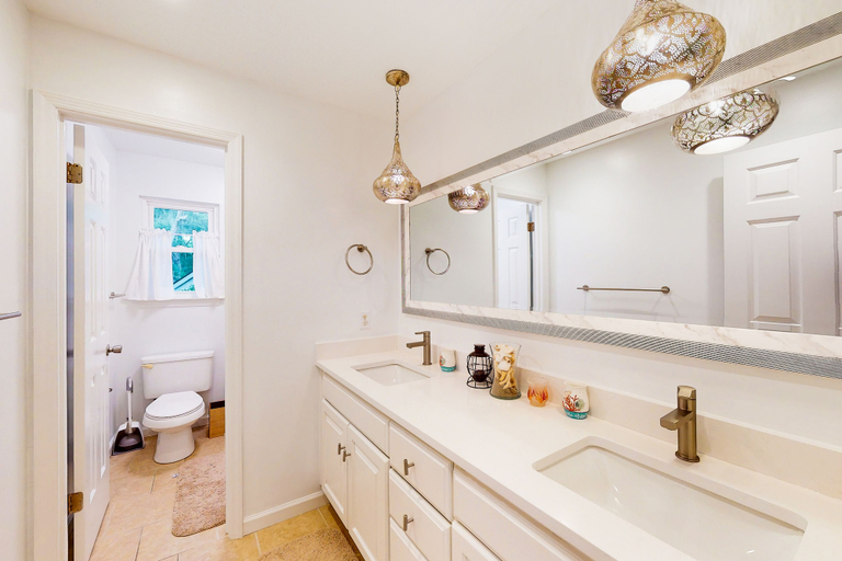 Bathroom 5, Dog-friendly Home With Central AC, Washer/dryer & Spacious Backyard - Near Beach, Glynn