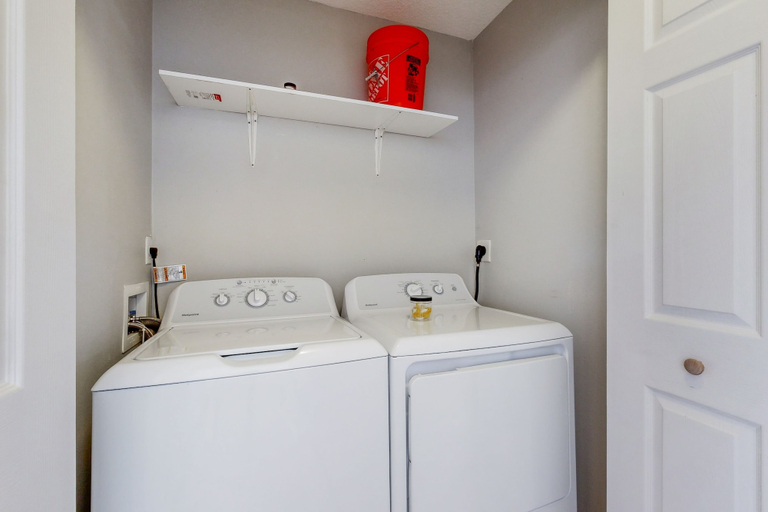 Laundry, Royal Retreat With Enclosed Yard and Screened in Back Patio, Duval