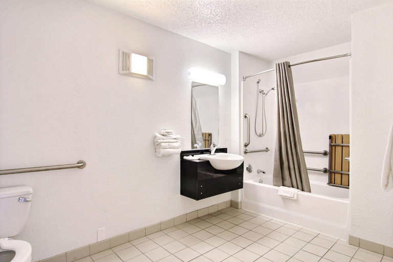 Bathroom 4, Motel 6 Middleburg Heights, OH - Cleveland, Cuyahoga