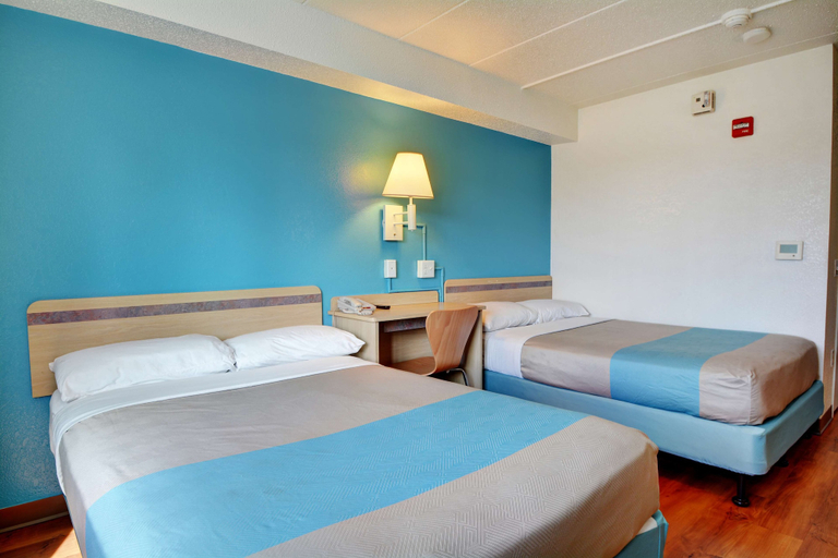Bedroom 3, Motel 6 Newport, RI, Newport