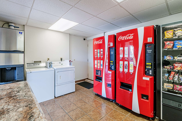 Food & Drinks 5, Motel 6 Martinsburg, Wv, Berkeley