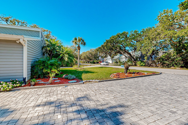 Exterior 2, Updated Home With Great Outdoor Space - Close to the Beach, Saint Johns