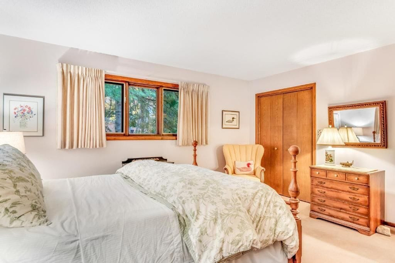 Bedroom 4, Loonsight, Oneida