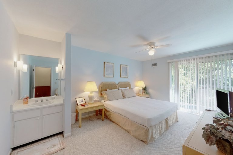 Room 4, Condo With Central AC, Washer/dryer, Shared Outdoor Pool, & On-site Golf, Glynn