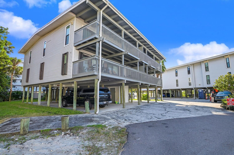 Exterior 5, 2 2 Oceanside Modern Condo Ocean View, Pinellas
