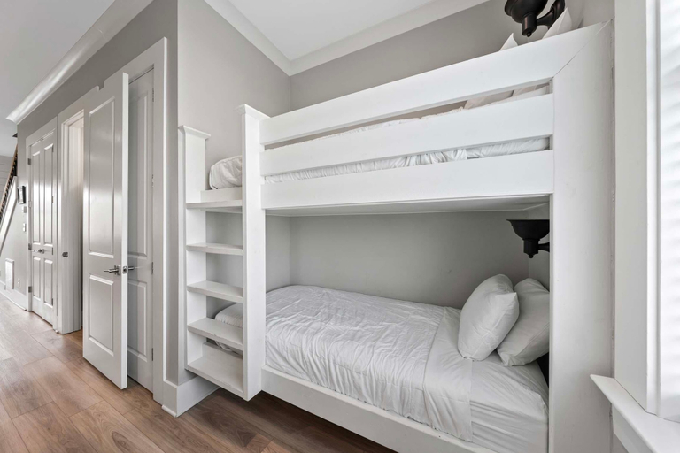 Room 2, West Lagoon Cottages- Unit K, Baldwin