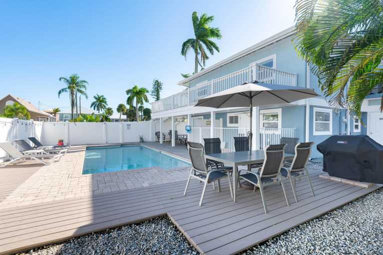 Pool 2, Blue Pearl Manor Upper, Lee
