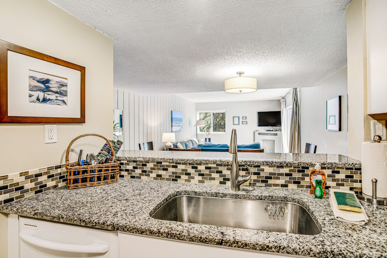 Interior 5, Charming Villa Just Steps to Beach & Shared Pool W/central AC, Private WD, Wifi, Nassau
