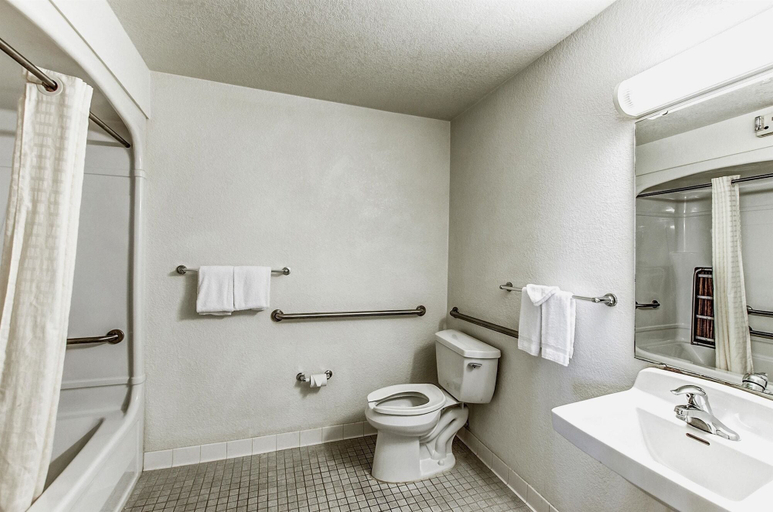 Bathroom 4, Motel 6 Fort Mill, SC - Charlotte, York