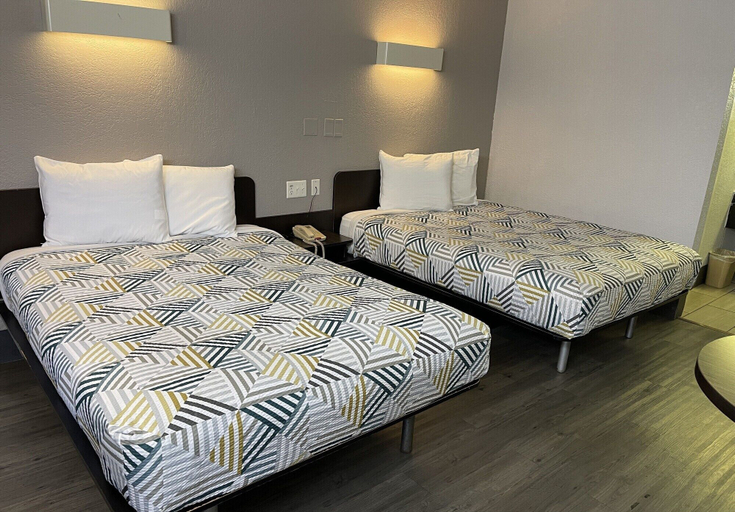 Bedroom 3, Motel 6 Sallisaw, OK, Sequoyah