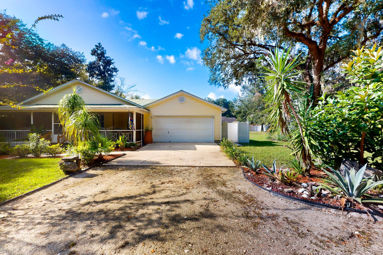 Exterior 4, Serene Home With Enclosed Yard, Grill, Games, & Central AC - Dog-friendly, Saint Johns