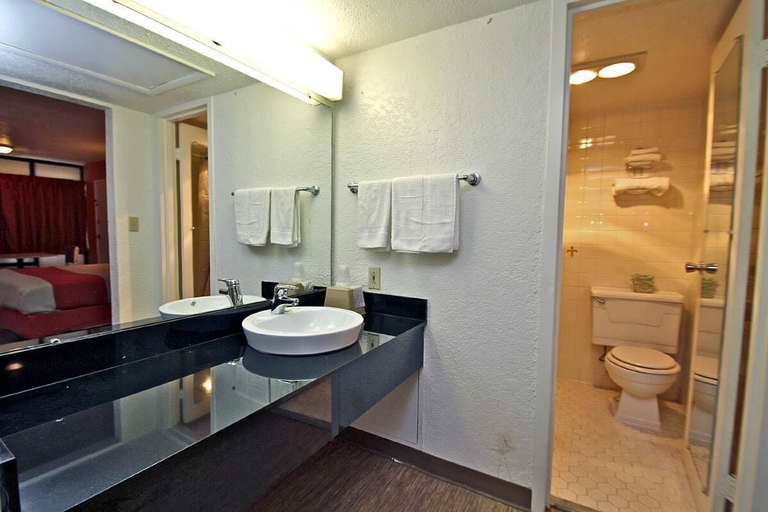 Bathroom 4, Motel 6 Sallisaw, OK, Sequoyah