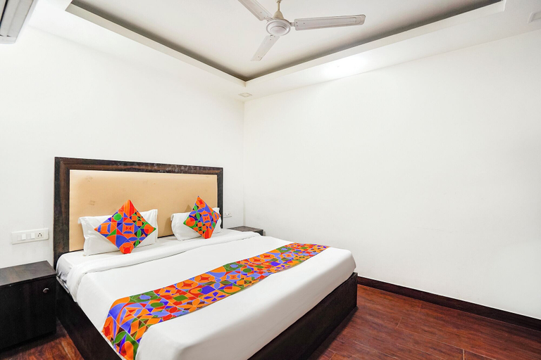 Room 3, Via Anand Mukesh Residency - Greater Kailash, Delhi
