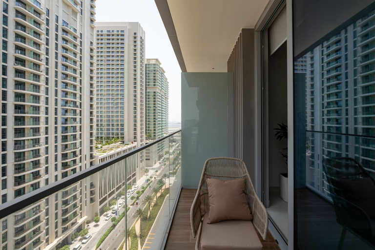 Room 3, Contemporary 1BR w Dubai Marina Glimpse, Dubai