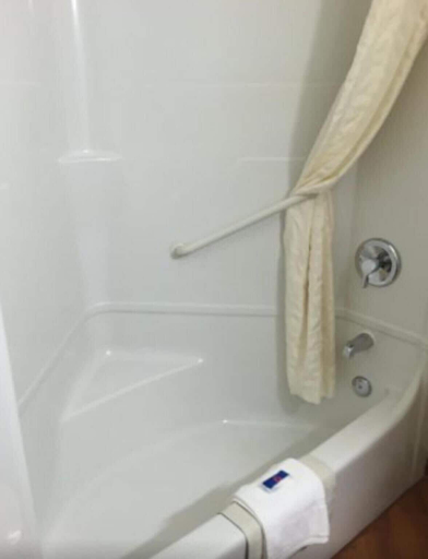 Bathroom 4, Motel 6 Roseburg, OR, Douglas