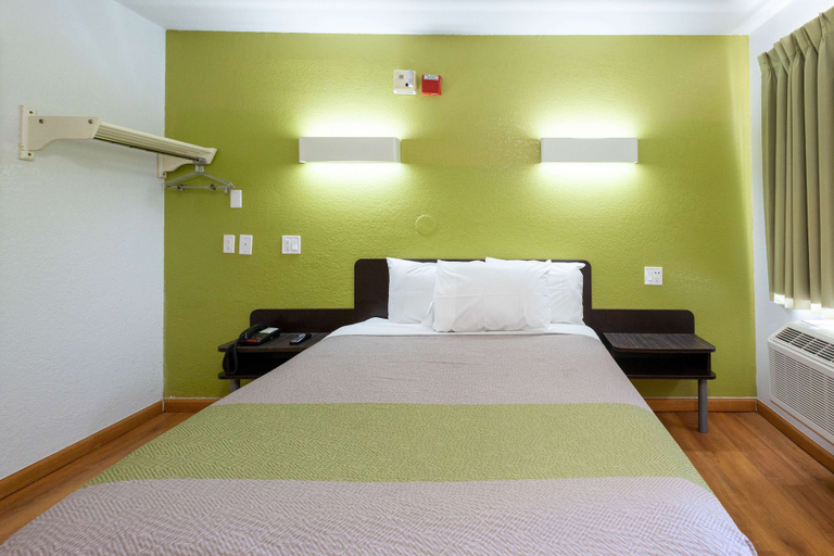 Bedroom 3, Motel 6 Camp Springs, DC - South Camp Springs, Prince George's