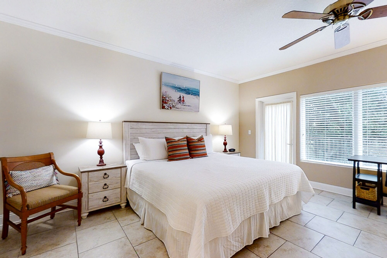 Room 4, Home Near Beach With Free Wifi, Shared Pool, Central AC, Private W/D, Nassau