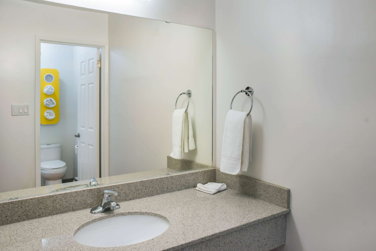 Bathroom 4, Motel 6 Fort St. John, BC, Peace River