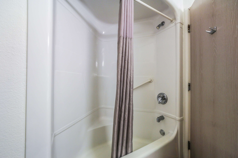 Bathroom 4, Motel 6 New Braunfels, TX, Comal