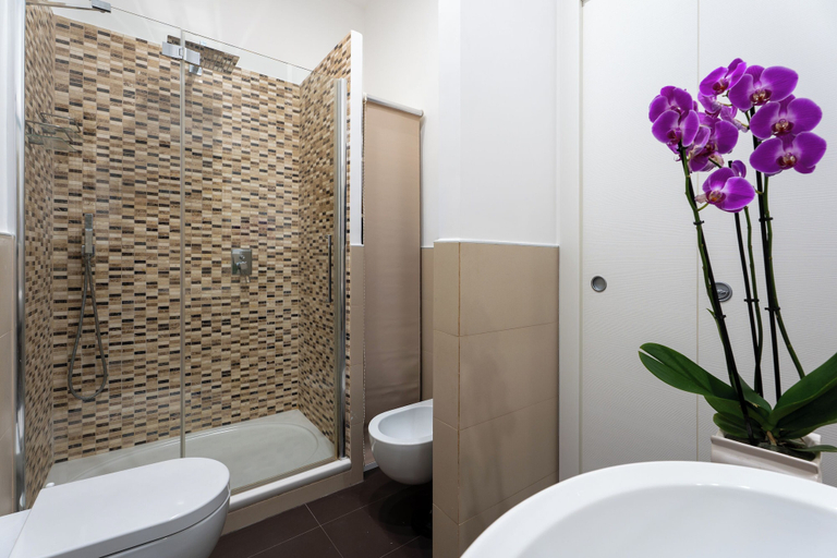 Bathroom 4, YourHome - Lady Lucy Holiday Home, Napoli
