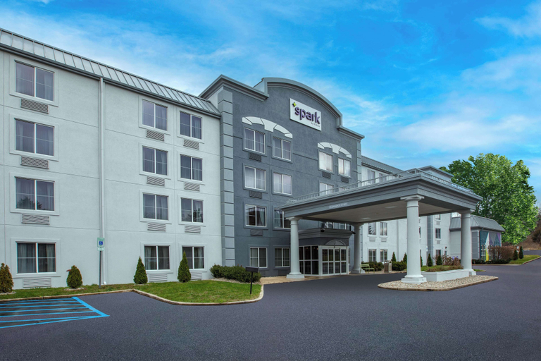 Exterior & Views 2, Spark By Hilton Walker Grand Rapids North, Kent