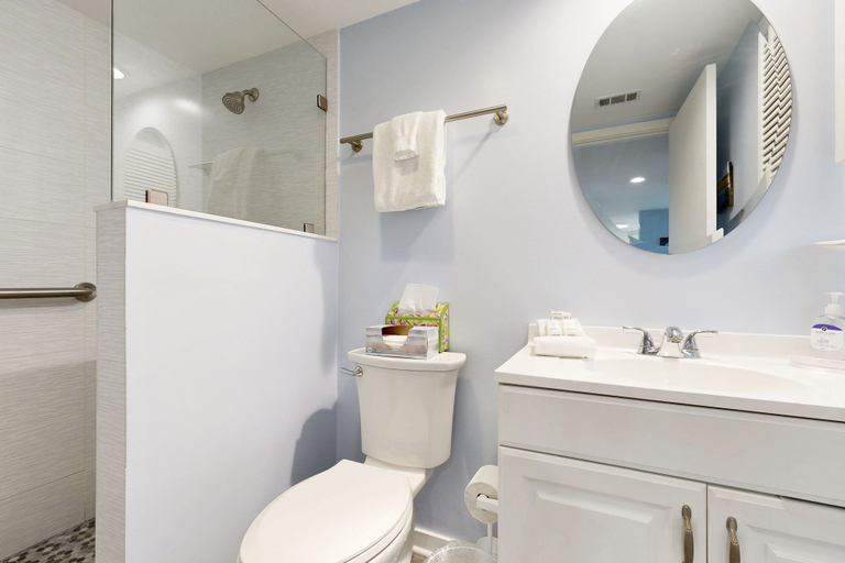 Bathroom 3, Third-floor Oceanfront Condo With Balcony, W/d, Pool & Tennis, Nassau