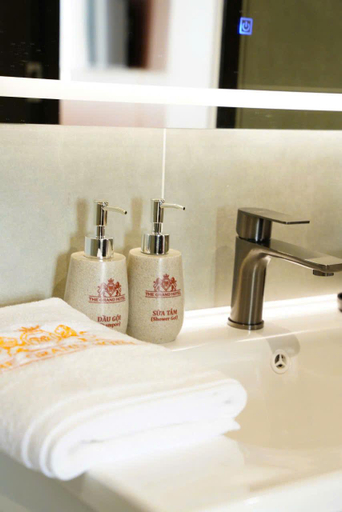 Bathroom 4, The Grand Hotel Vĩnh Long, Vĩnh Long