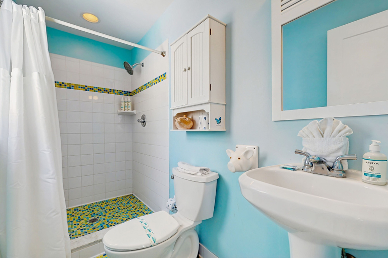 Bathroom 2, Spacious Beach House With Private Pool, Firepit and Enclosed Yard, Saint Johns