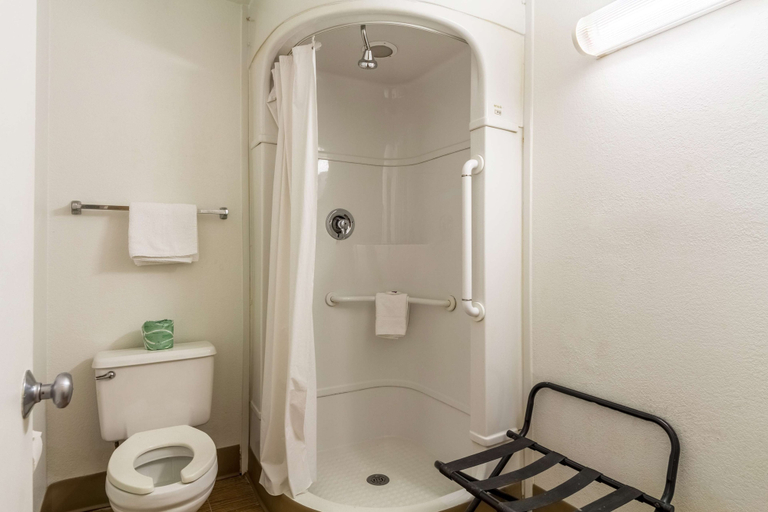Bathroom 4, Motel 6 Garland, TX - Dallas, Dallas