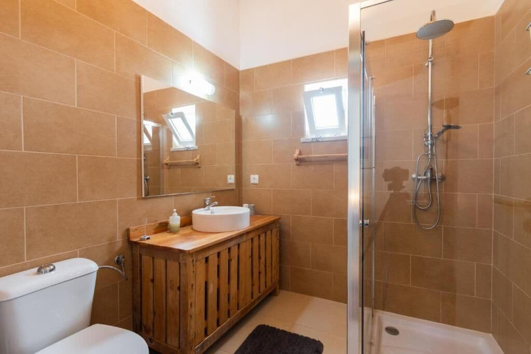 Bathroom 2, MontePico, Grândola
