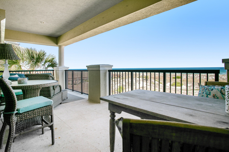 Outdoor dining 5, Tranquil Coastal Home With Ocean Views, Beach Access, Balcony & Shared Pool, Nassau