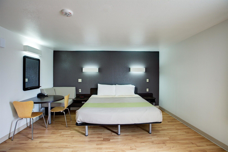 Bedroom 5, Studio 6 Sweetwater, TX, Nolan
