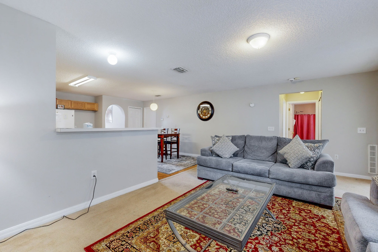 Living area 2, Royal Retreat With Enclosed Yard and Screened in Back Patio, Duval
