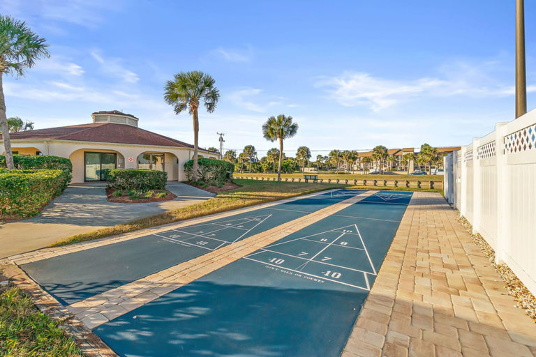 Sport court 5, 3rd-floor Condo W/fountain Views, Private Balcony & W/d, On-site Pool & hot Tubs, Saint Johns