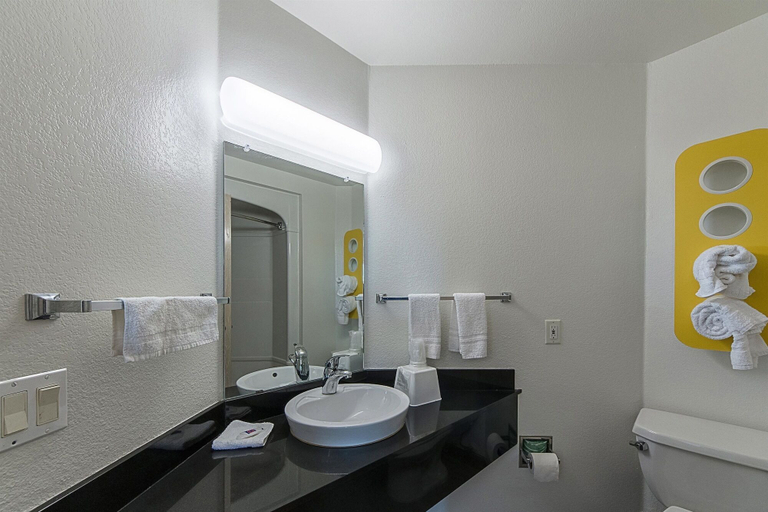 Bathroom 4, Motel 6 San Antonio, TX - Downtown - Alamo Dome, Bexar