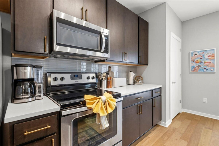 Private kitchen 2, 2112 Thornton, Travis