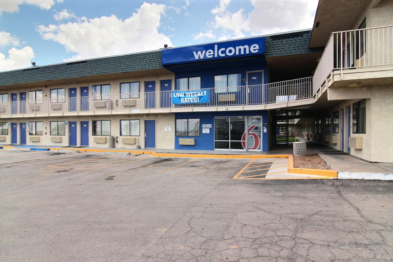 Exterior & Views 2, Motel 6 Fort Stockton, TX, Pecos