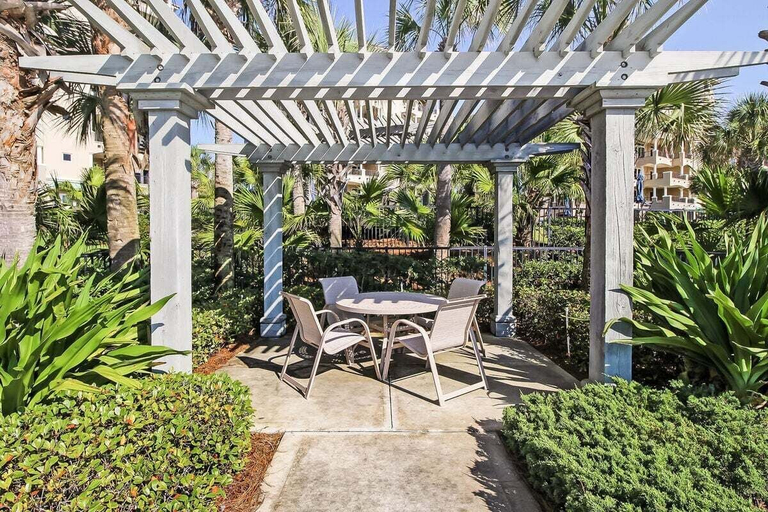 Outdoor dining, Lovely Amelia Island Condo With Pool, W/D & Central AC, Nassau