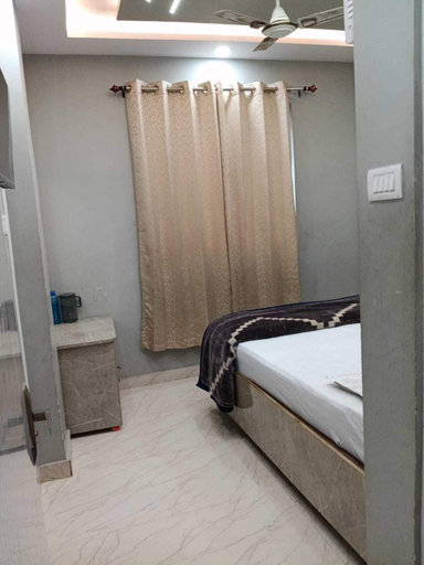 Room 2, Apna Banaras Paying Guest House, Varanasi